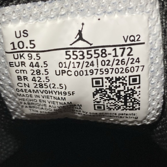 Nike Air Jordan 1 Low Men Size 10.5 Gold Swoosh Shoes Sneakers 553558-172 - Picture 9 of 10